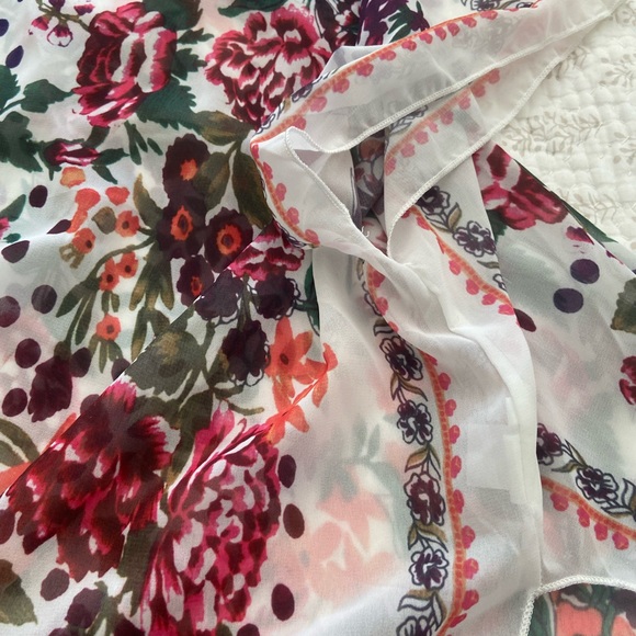 Light-weight Floral Open Kimono - Picture 9 of 11